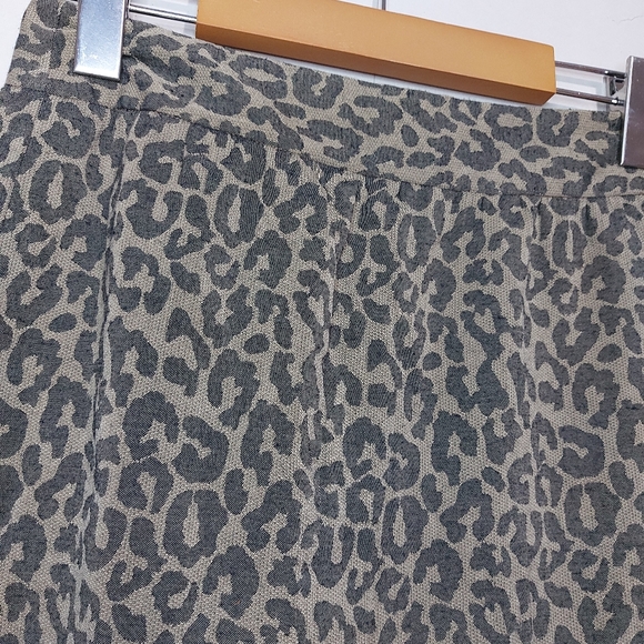 Bananna Republic Lepord Print Mini Skirt - Picture 3 of 8